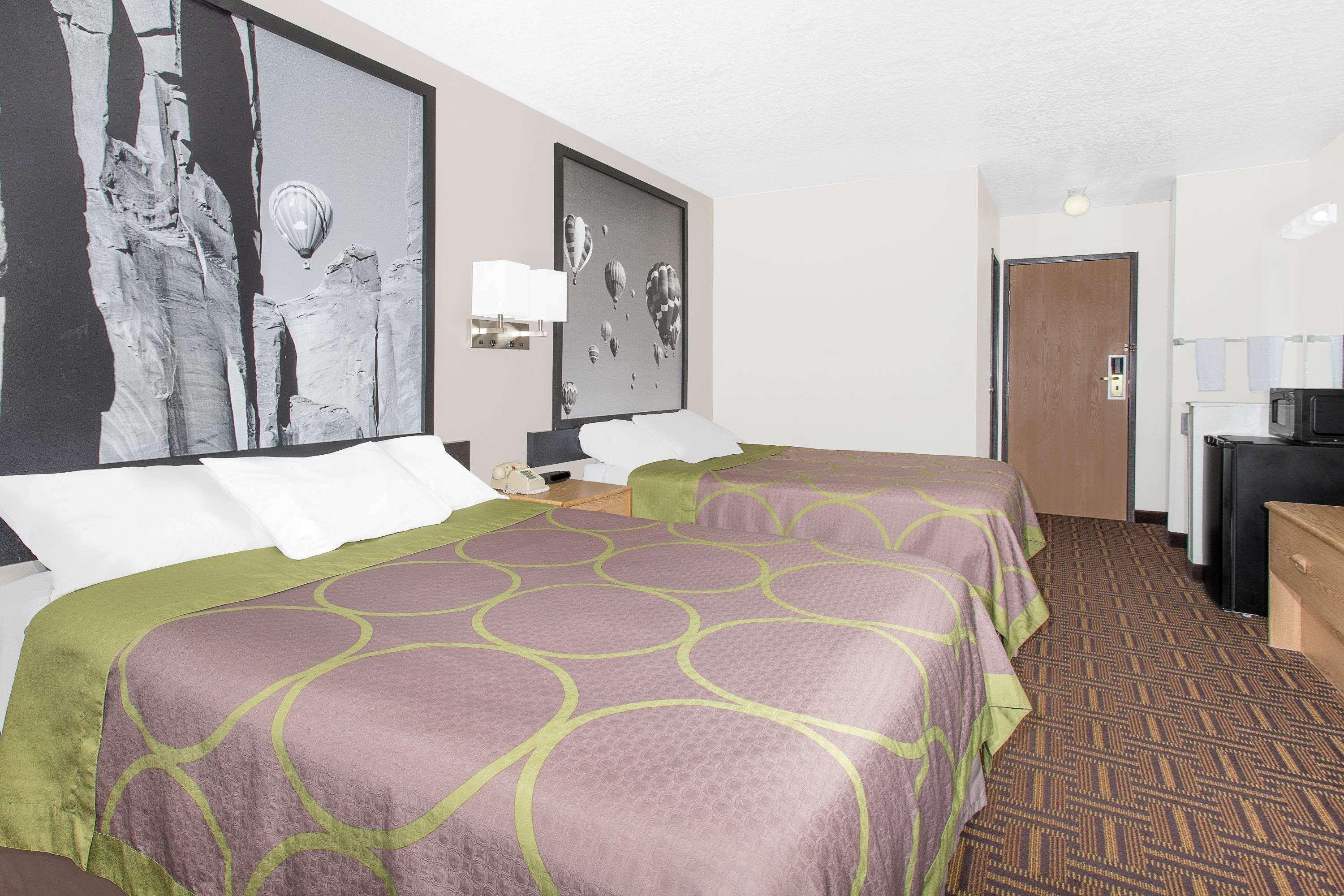 Super 8 By Wyndham Bloomfield Hotel Exterior foto