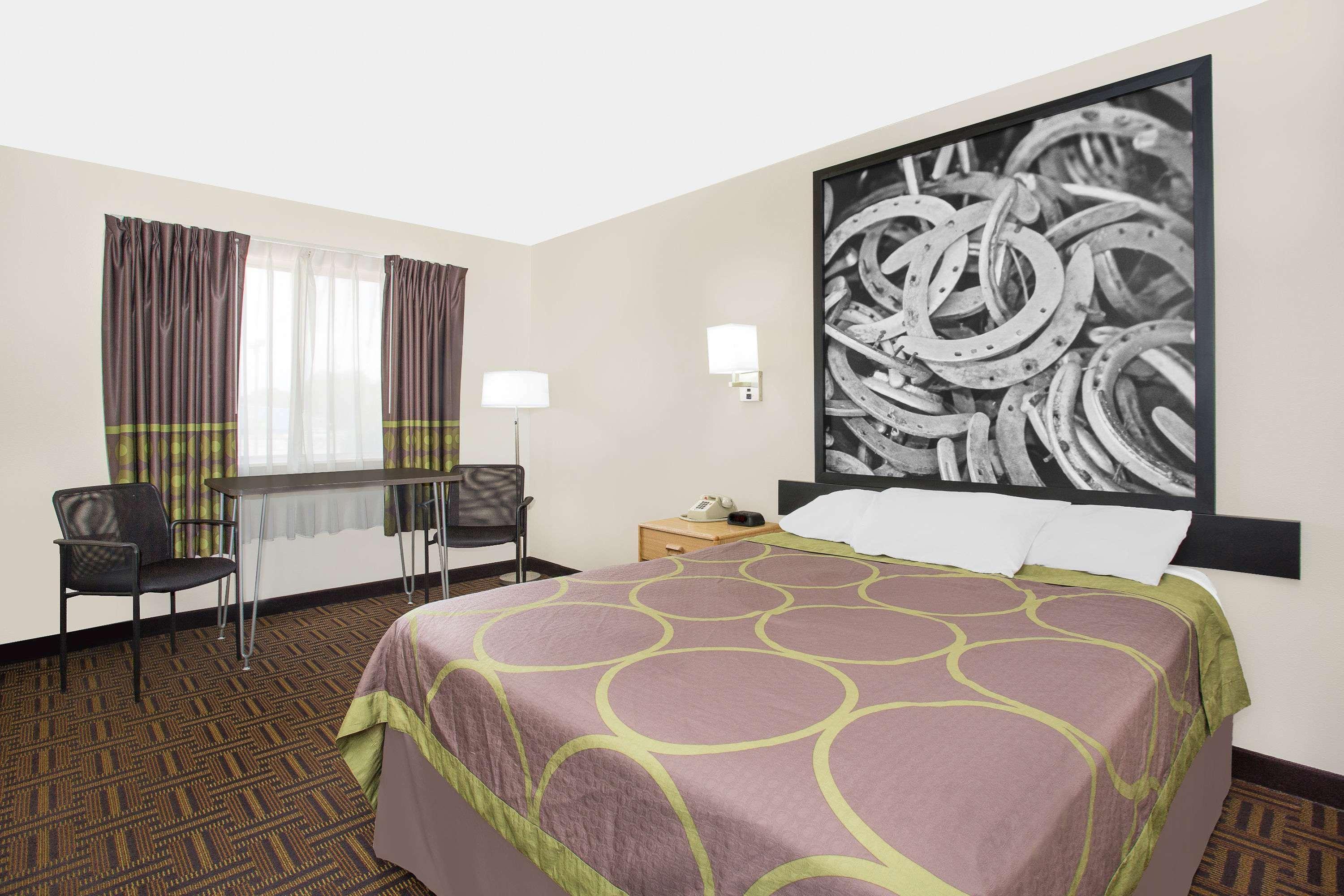 Super 8 By Wyndham Bloomfield Hotel Exterior foto