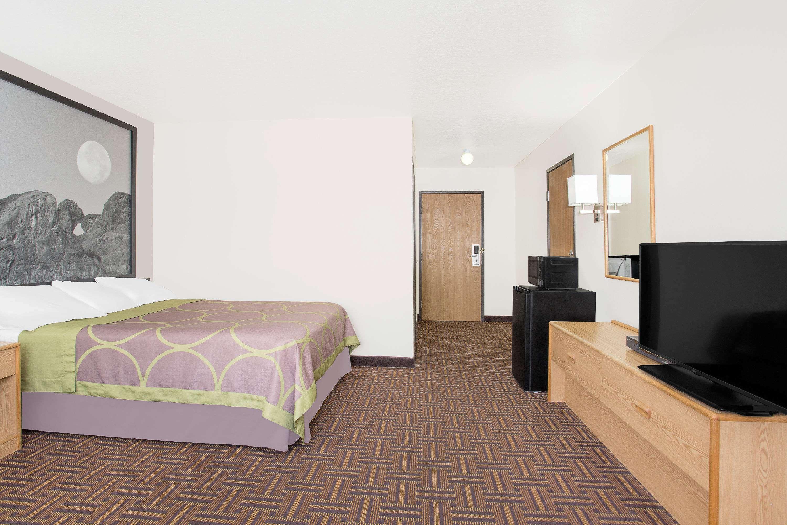 Super 8 By Wyndham Bloomfield Hotel Exterior foto