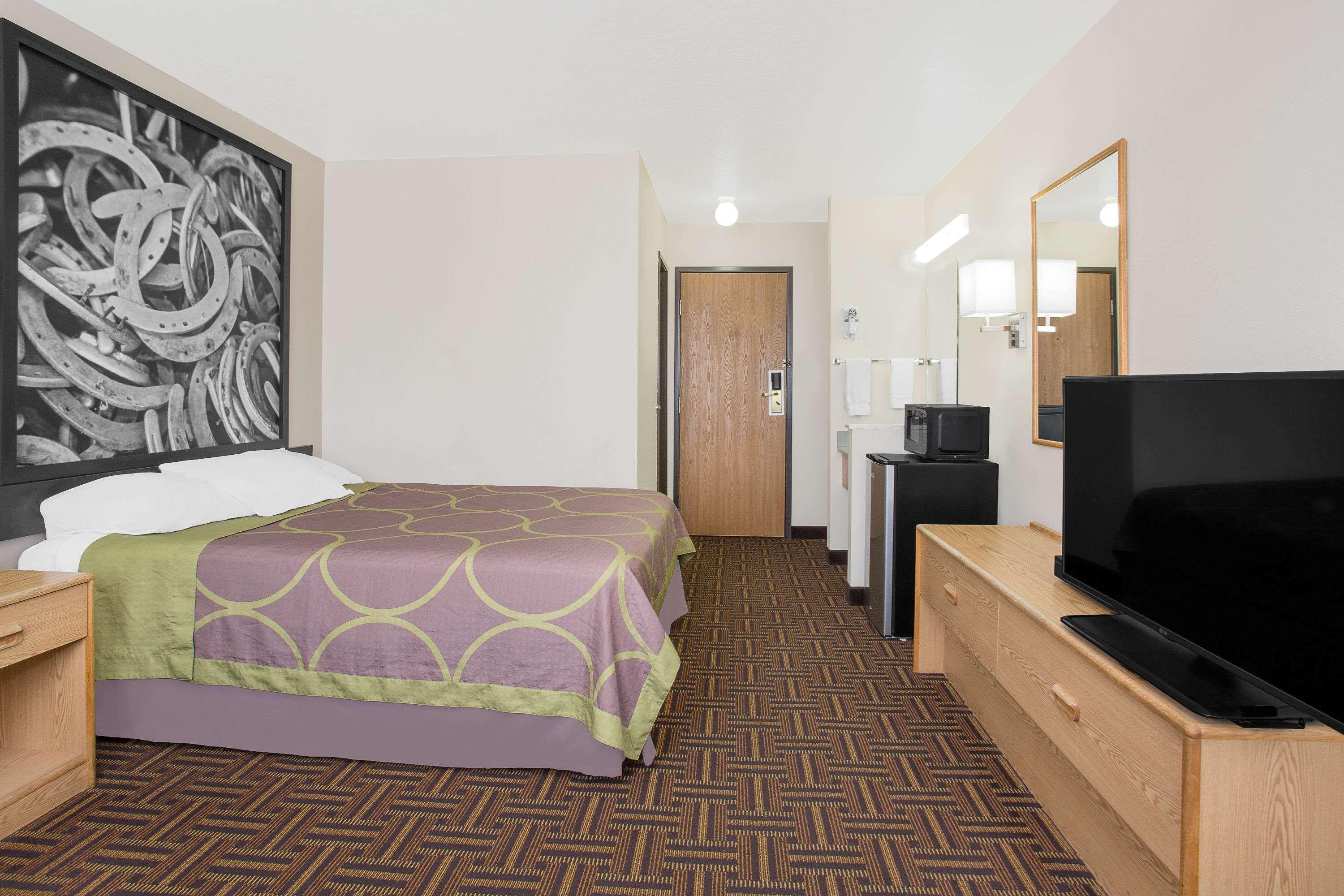 Super 8 By Wyndham Bloomfield Hotel Exterior foto