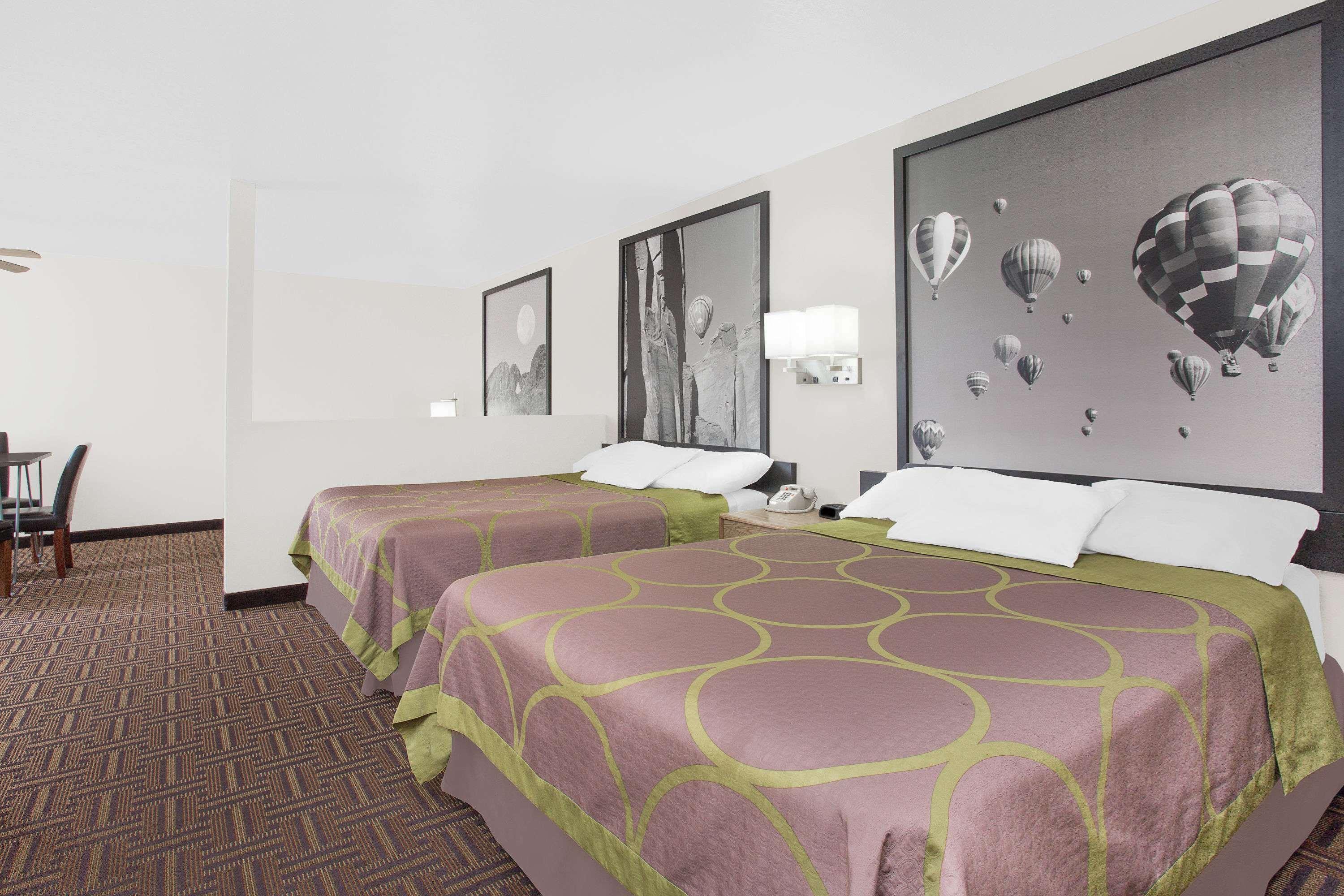 Super 8 By Wyndham Bloomfield Hotel Exterior foto